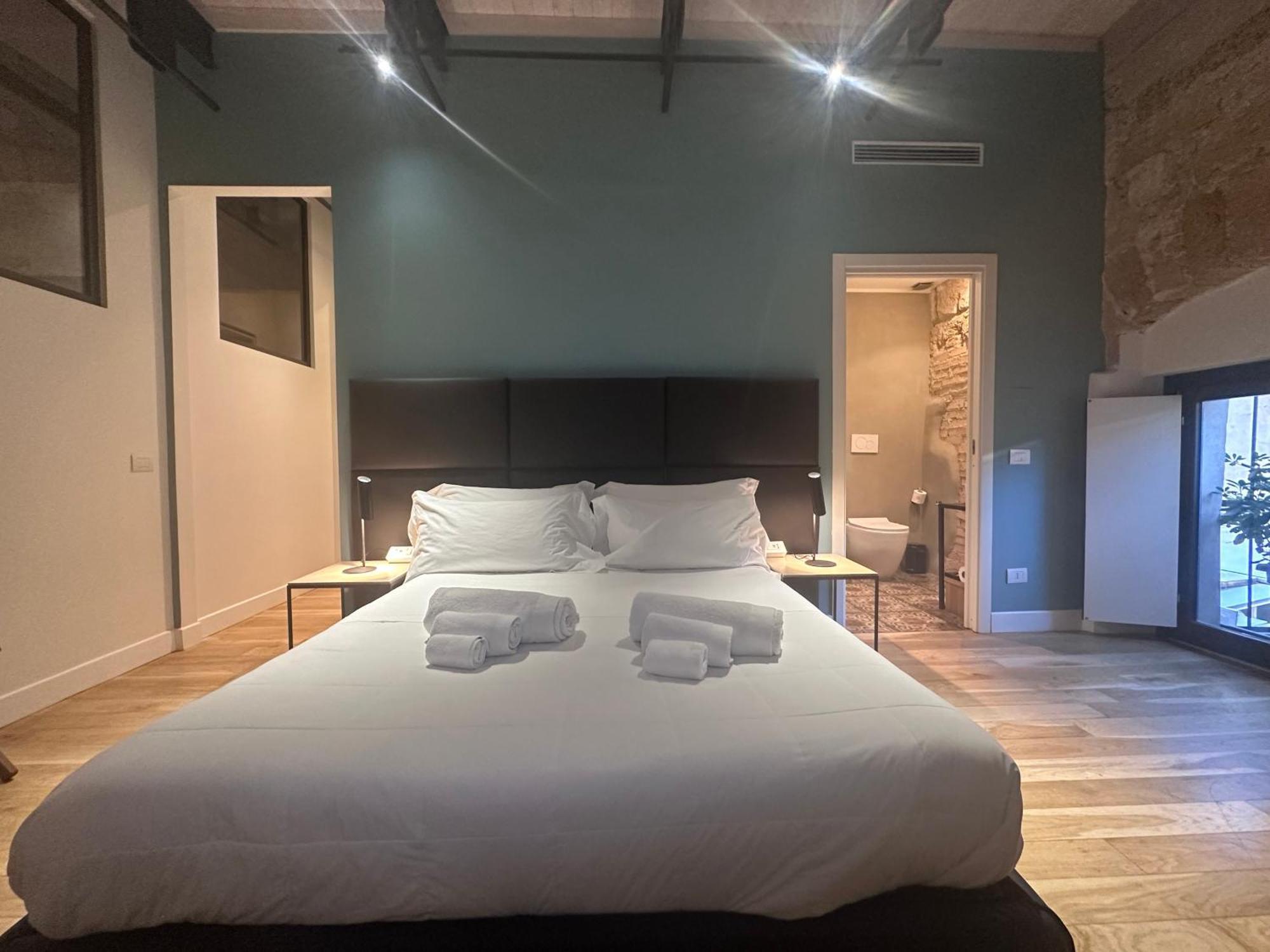 PALAZZO SANTAMARINA Luxury Suite&Spa Palermo Esterno foto